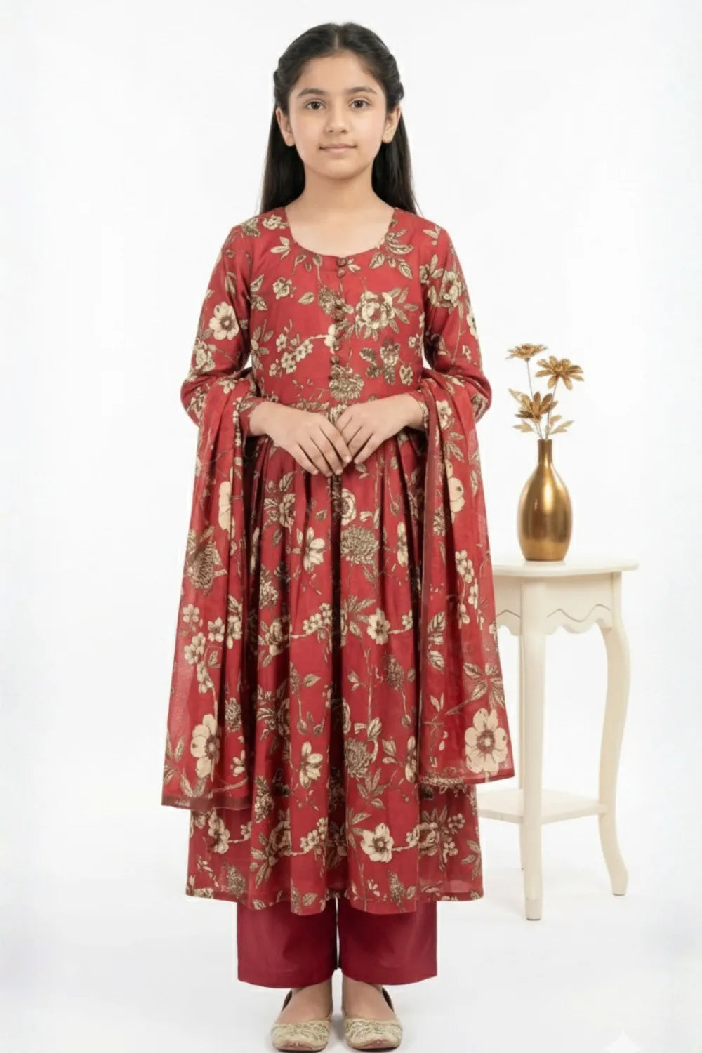 Summer Clothes in Pakistan Lightweight, Stylish and Comfortable outfits in the entire family.