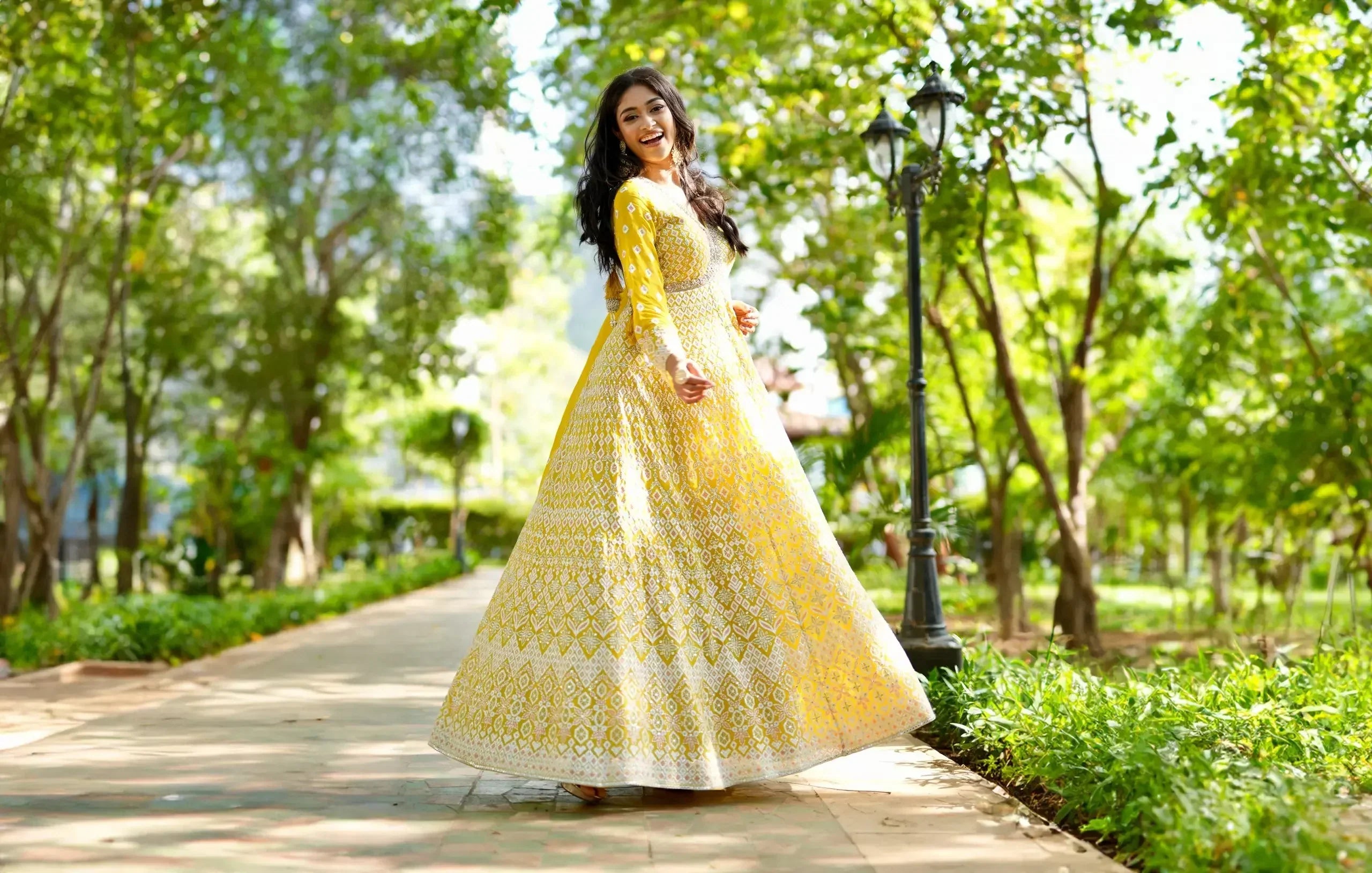 Adorable in Every Twirl: Must-Have Pishwas & Anarkali Styles for the Season
