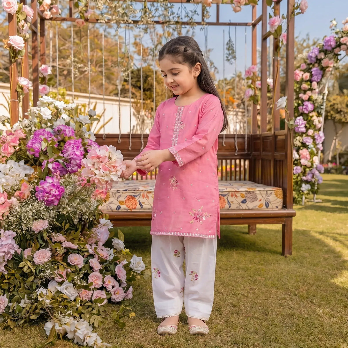 <a href="https://www.simaals.com/collections/kids">Kids clothes</a>